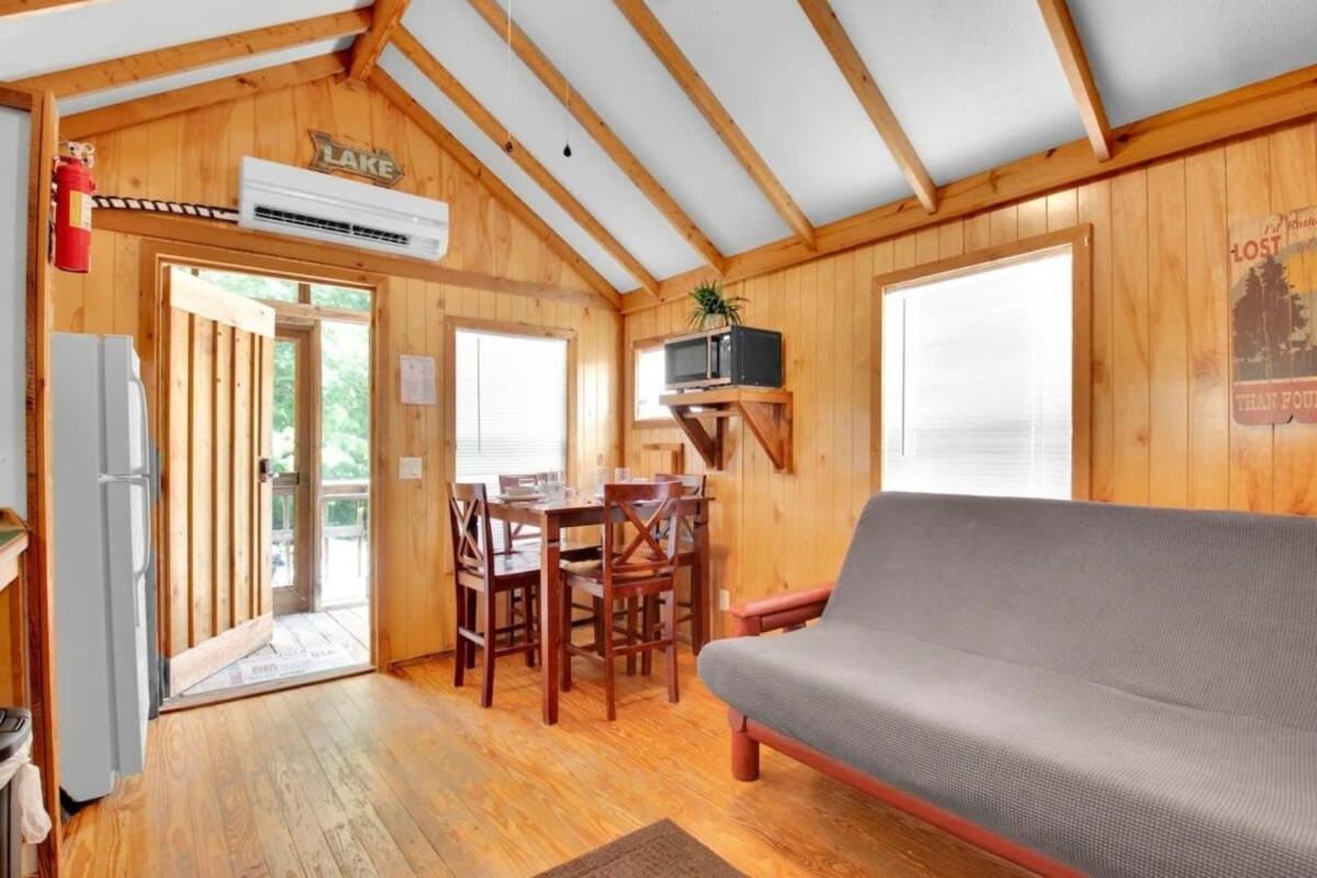 Charming Log Cabin In בלומינגטון מראה חיצוני תמונה