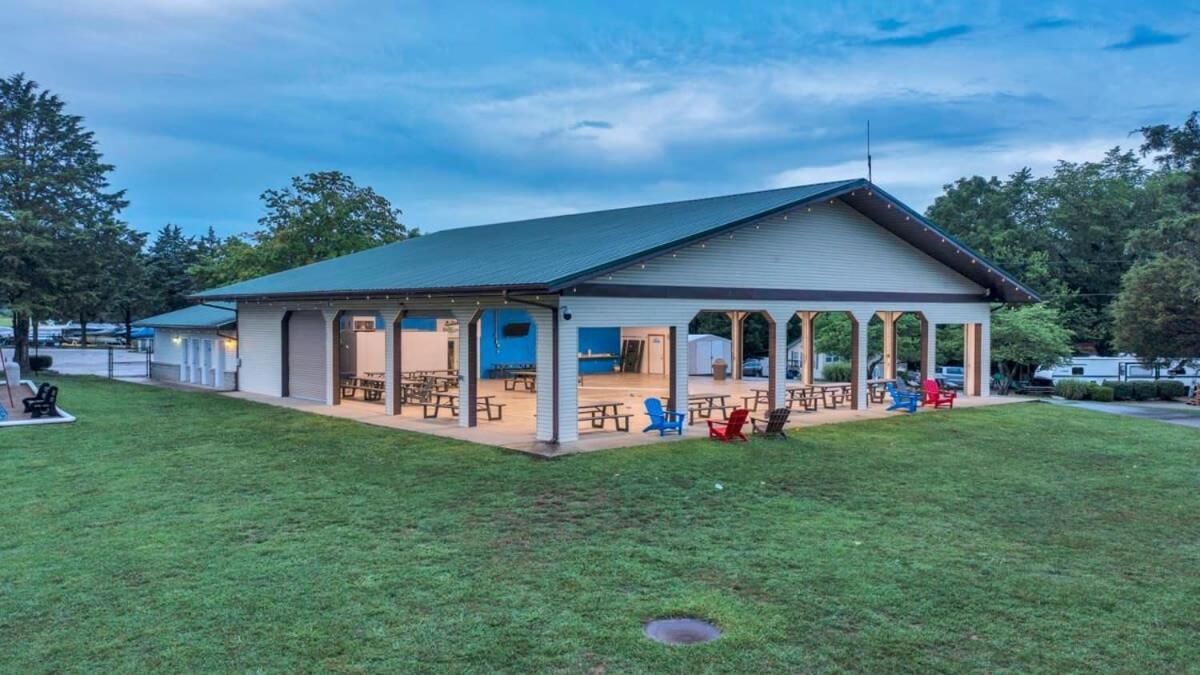Charming Log Cabin In בלומינגטון מראה חיצוני תמונה